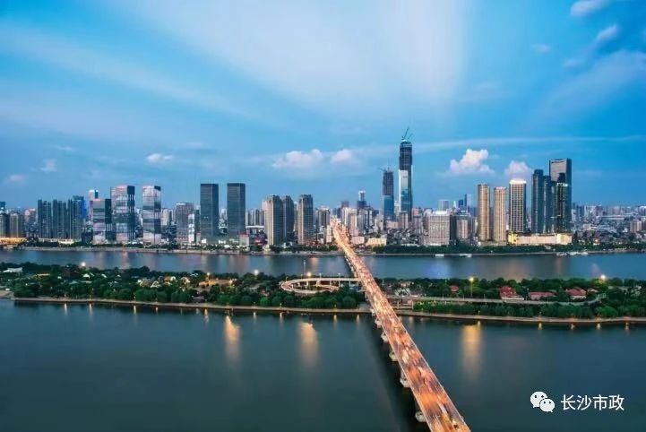 以城市，見(jiàn)未來(lái)；與城市，共成長(cháng)