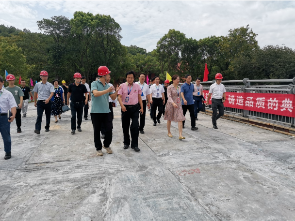 市政要聞 | 湖南工商大學(xué)黨委書(shū)記陳曉紅院士、長(cháng)沙市公共工程建設中心總工劉學(xué)武帶隊赴湖南工商大學(xué)跨桐梓坡路過(guò)街天橋項目考察調研